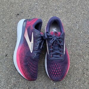 Brooks Women's Running Shoes - Navy and Pink